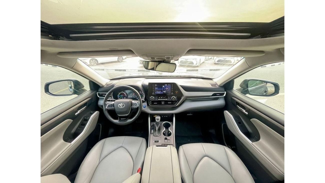 Toyota Highlander 2021 Toyota Highlander XLE hybrid Fuel - 2.5L V4 - Full Option - 4x4 AWD - 27,500 Mileage