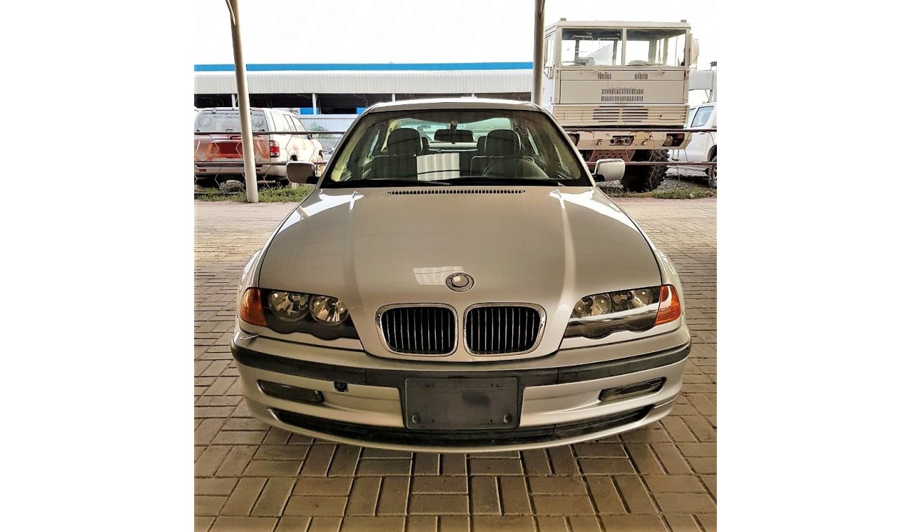 BMW 323