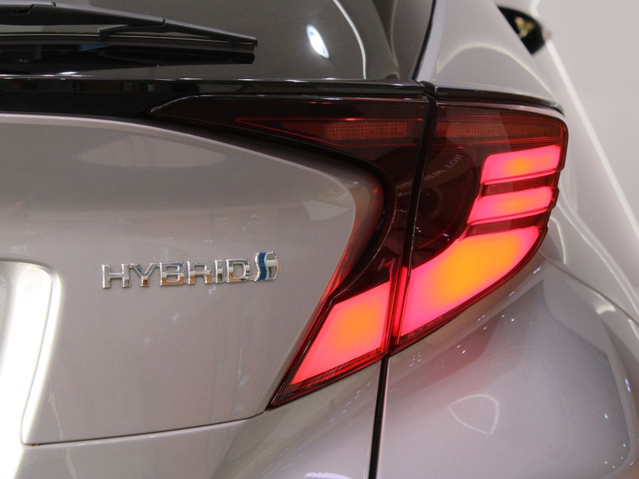 تويوتا CHR C-HR HYBRID