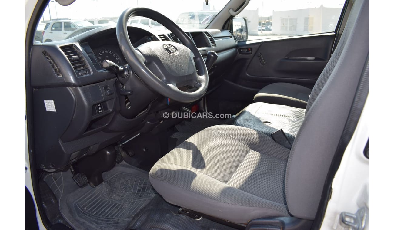 Toyota Hiace Toyota Hiace Highroof GL 13 seater bus, model:2017. Excellent condition