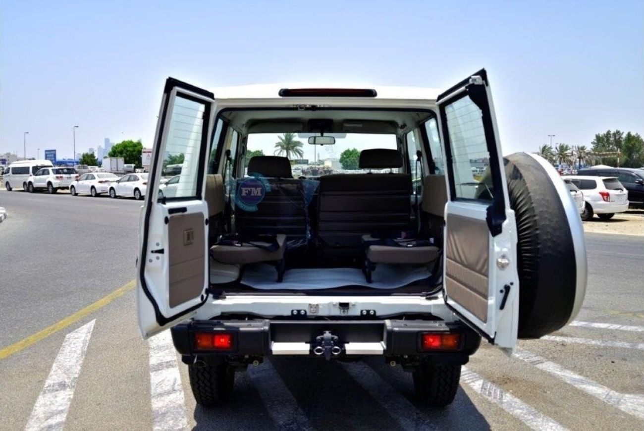 تويوتا لاند كروزر 70 71 4.0L Petrol Manual