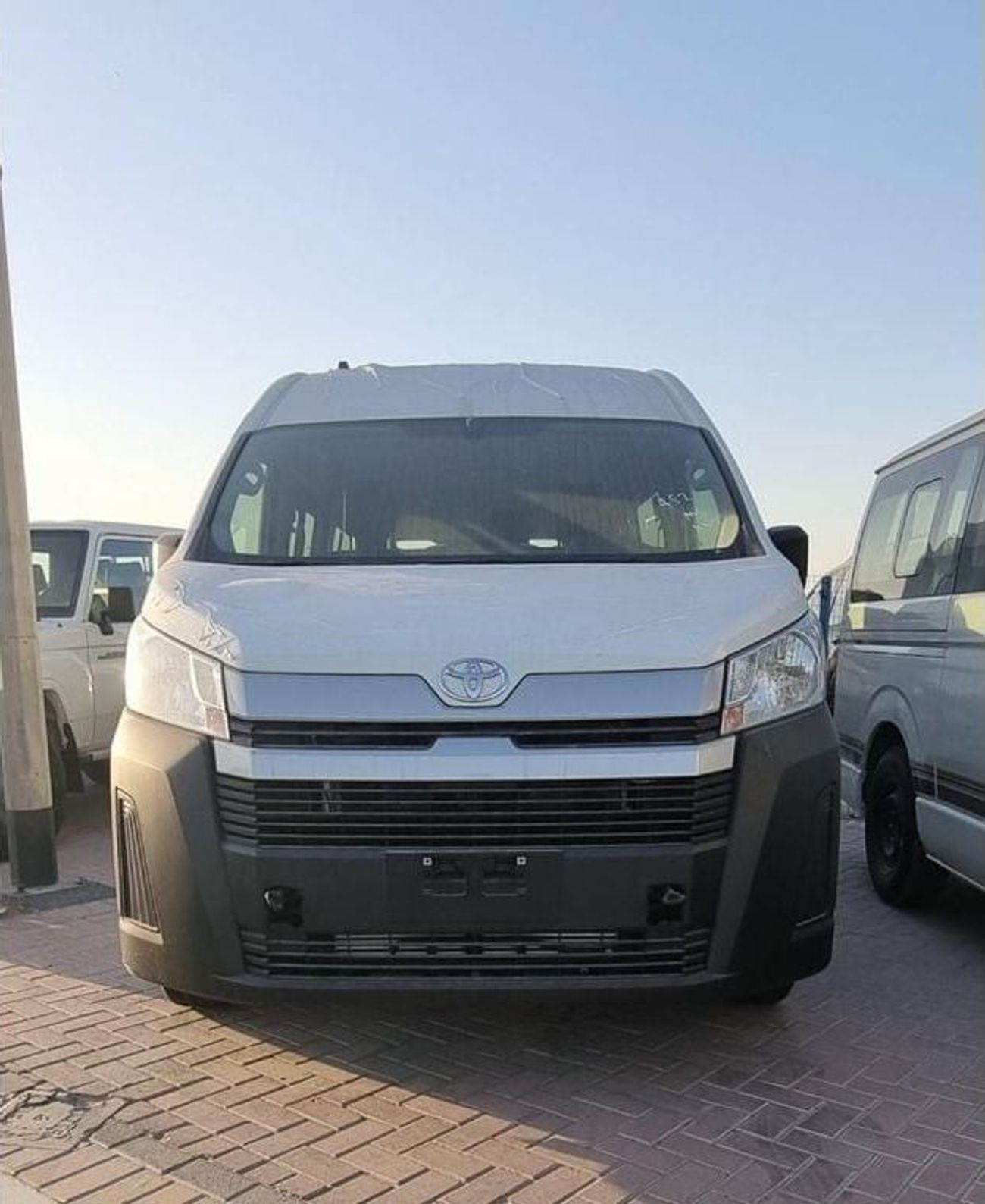 تويوتا هاياس TOYOTA HIACE HIGHROOF 2.8L DIESEL M/T 2025