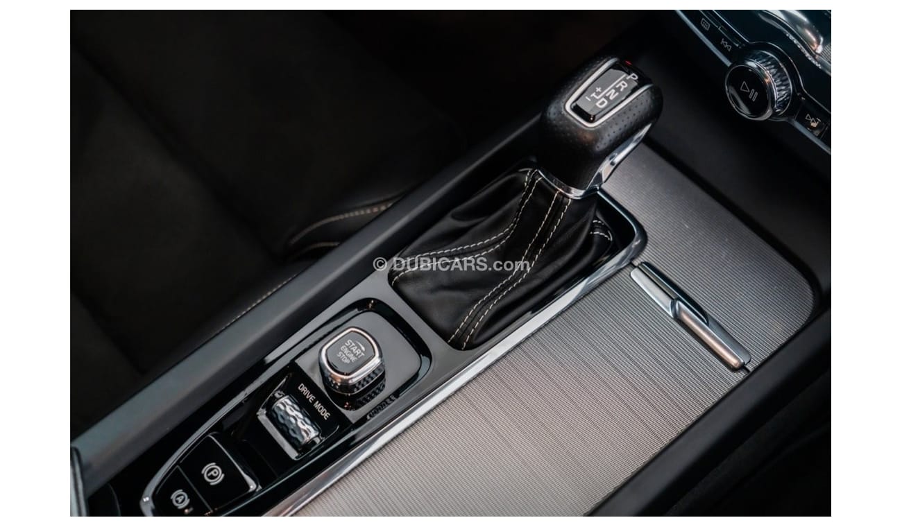 Volvo XC60 R Design 2019 Volvo XC60 T5 R-Design / Full Volvo Service History