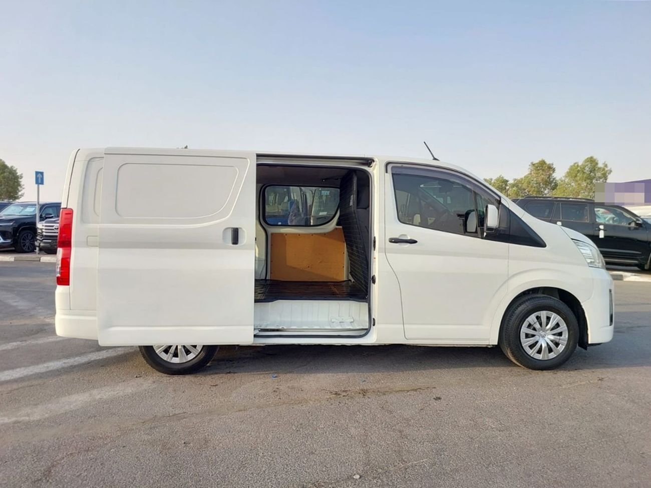 Toyota Hiace TOYOTA HIACE VAN RHD 2021 MODEL 2.8 L DIESEL AUTOMATIC(PM22720)