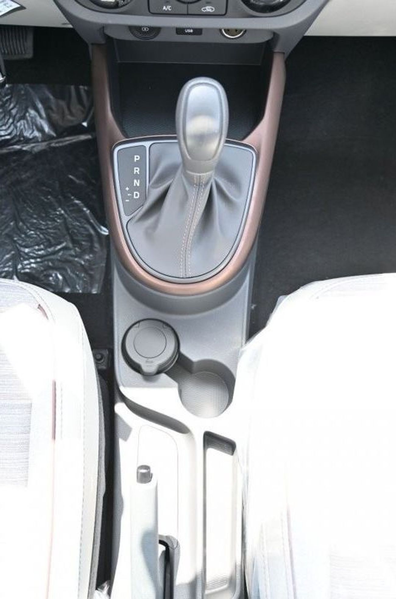 هيونداي جراند i10 هيونداي جراند آي 10 سعة 1.2 لتر بنزين سيدان دفع أمامي 4 أبواب لون رمادي موديل 2023