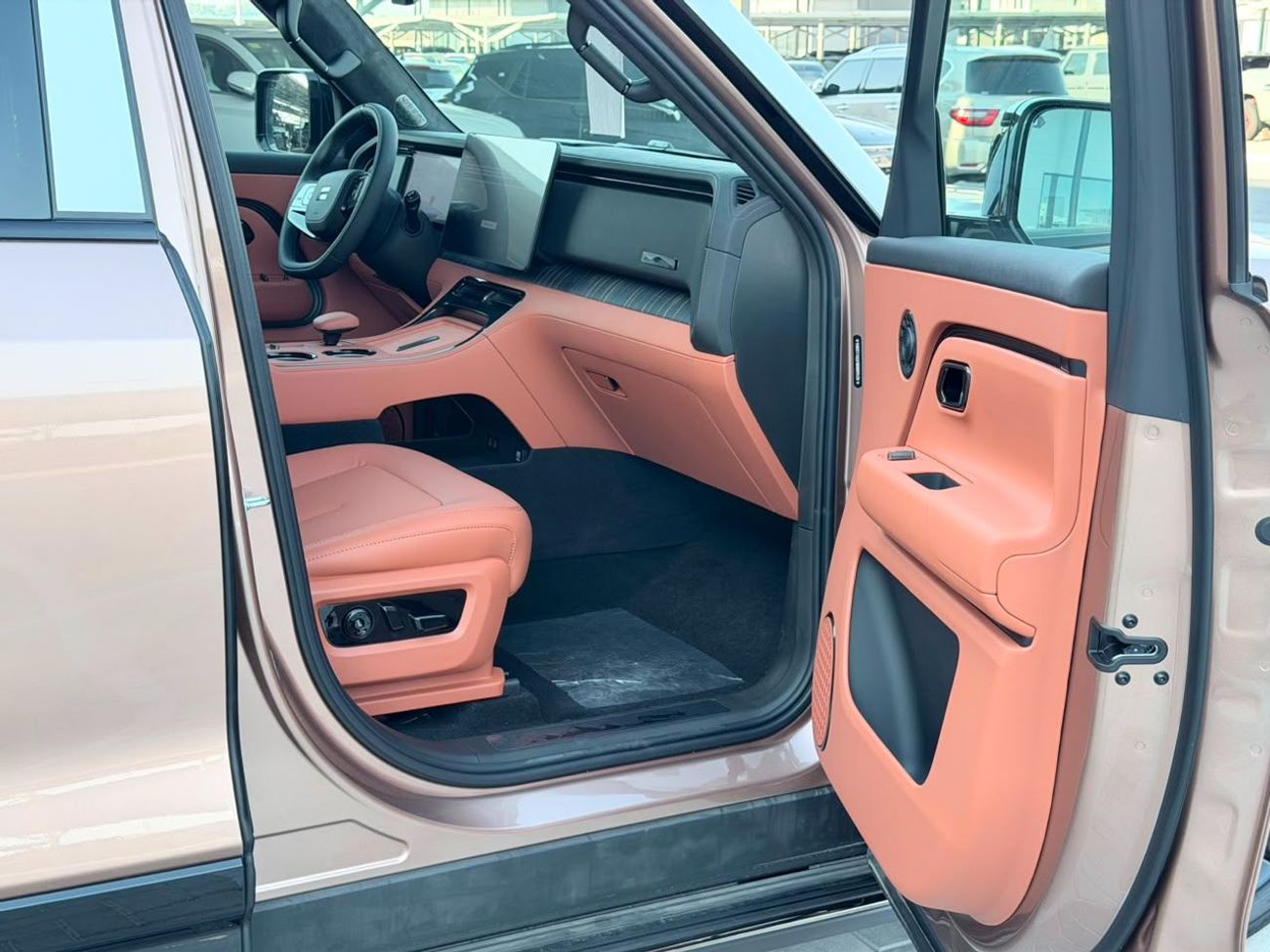 روكس أداماس 1.5L Turbocharged AWD Luxury VIP | 6-Seats | 2026 | COUCH