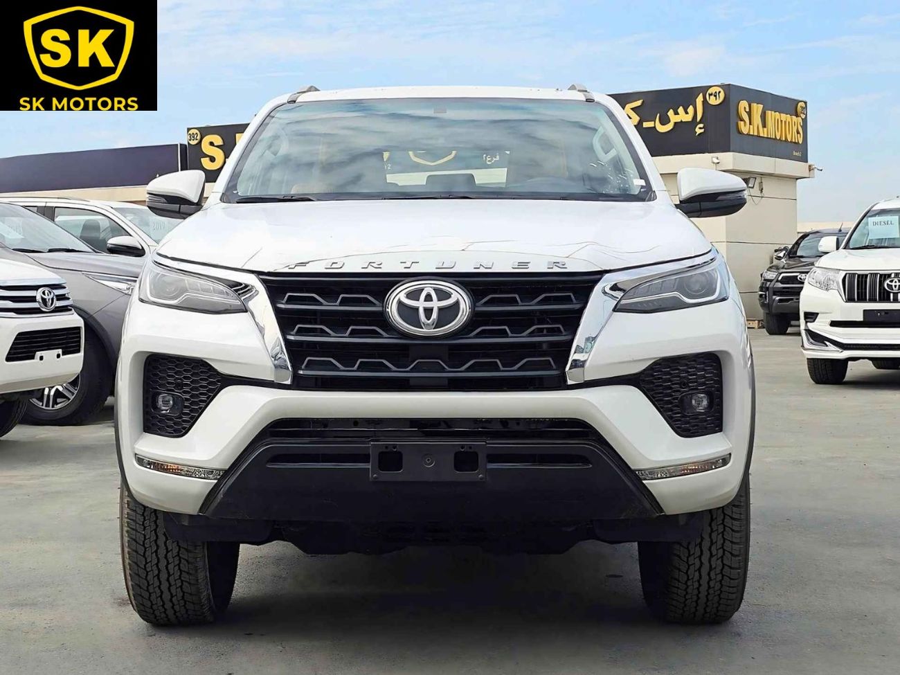 Toyota Fortuner 2.7L V4 PETROL / PUSH START / DVD CAMERA / FULL OPTION (CODE# 69032)