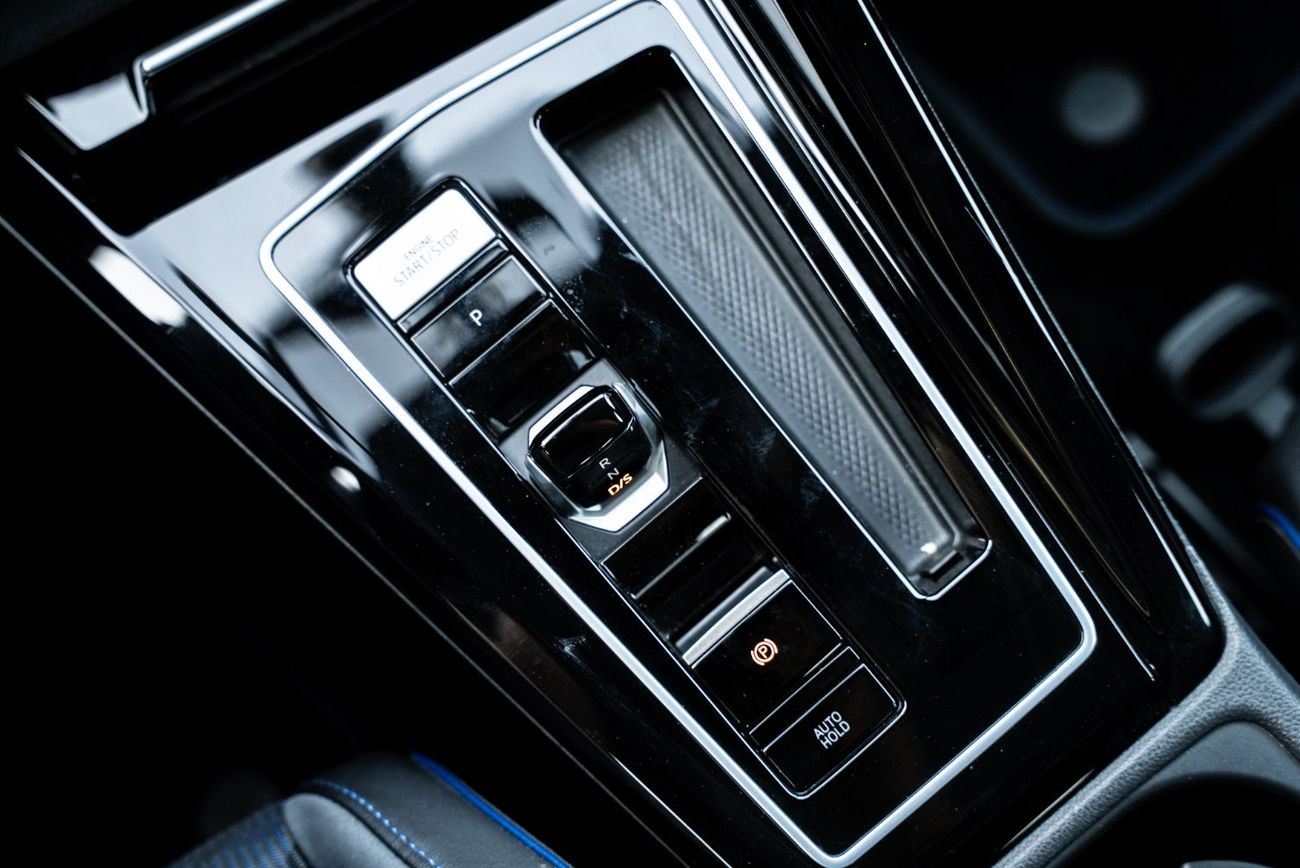 فولكس واجن جولف ار 2023 Agency Warranty Full Service History GCC Low Mileage