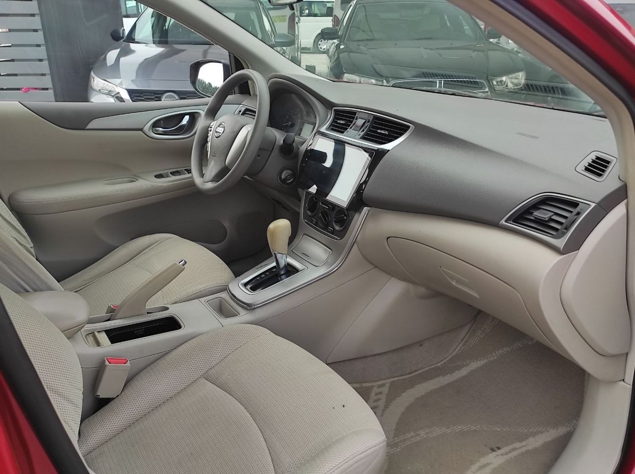 Nissan Tiida Nissan tida 2016 gcc full automatic