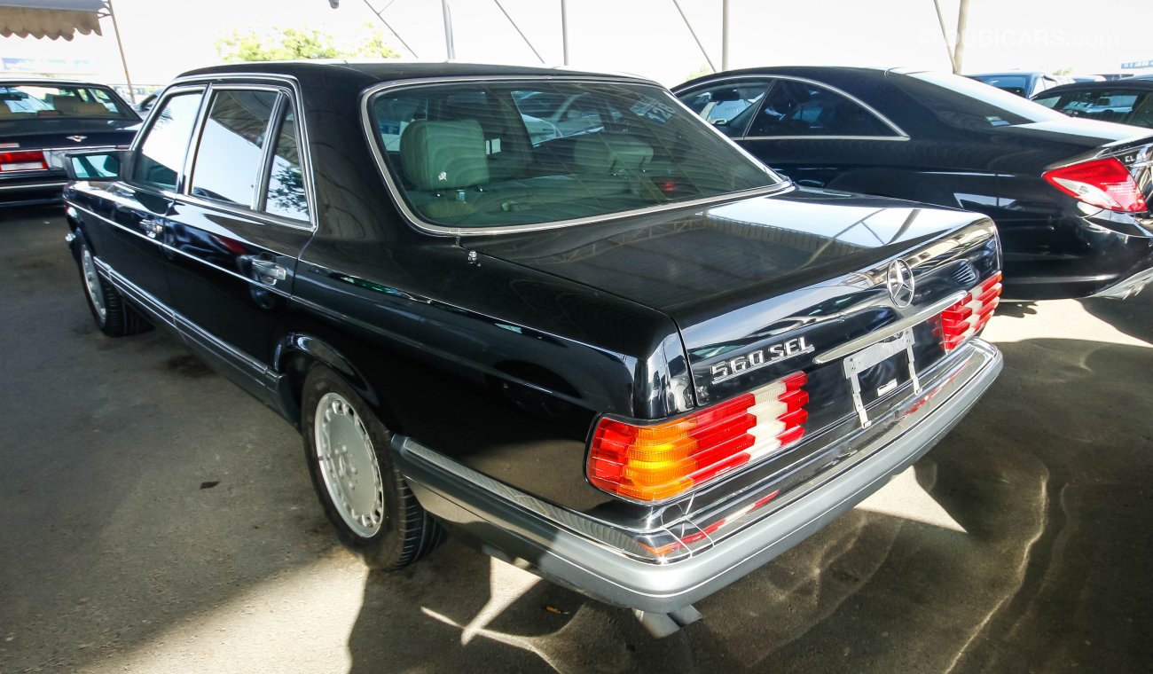 مرسيدس بنز 560 SEL