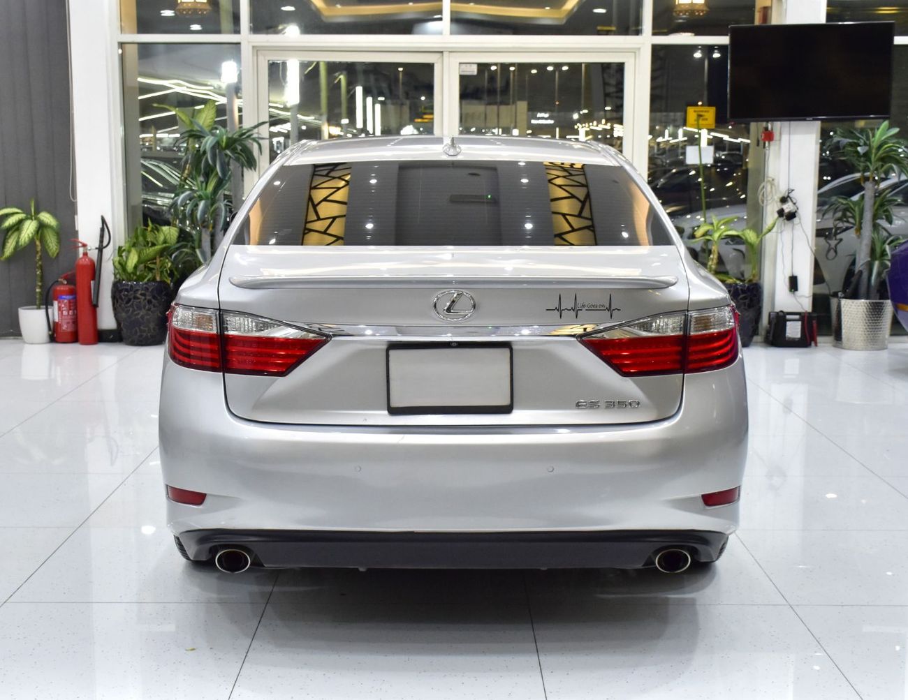 لكزس ES 350 PLATINUM EXCELLENT DEAL for our Lexus ES350 ( 2015 Model ) in Silver Color American Specs