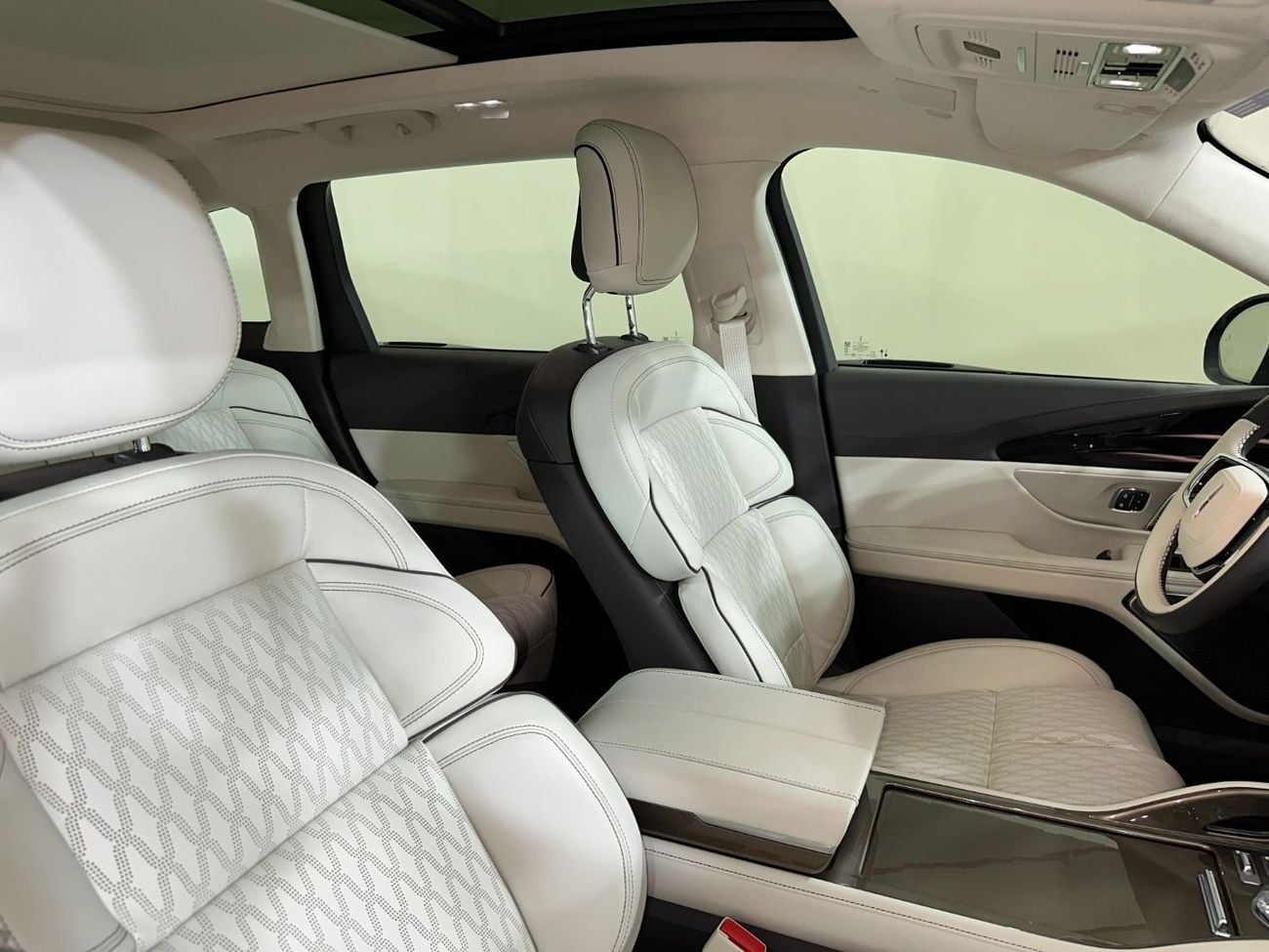 لينكولن ناوتيلوس PRESIDENTIAL HYBRID / NAU925H/ AL TAYER MOTORS /AL QOUZ SHOWROOM