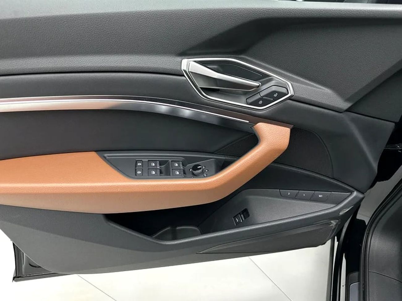 Audi etron Q8 Advanced 55 quat 408hp (Ref# 028541)