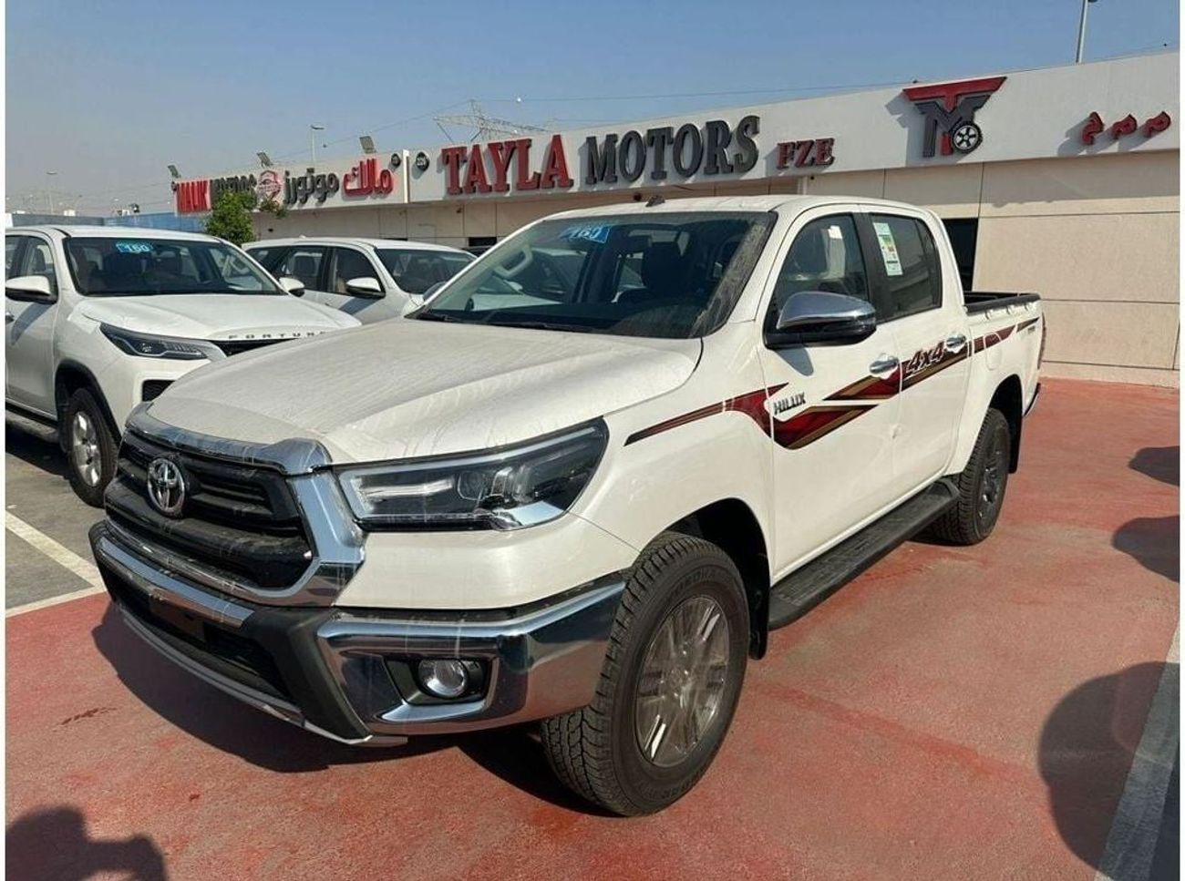 Toyota Hilux TOYOTA HILUX 2.7 AT FULL OPTION WITH PUSH START WHITE OMAN SPEC 2025