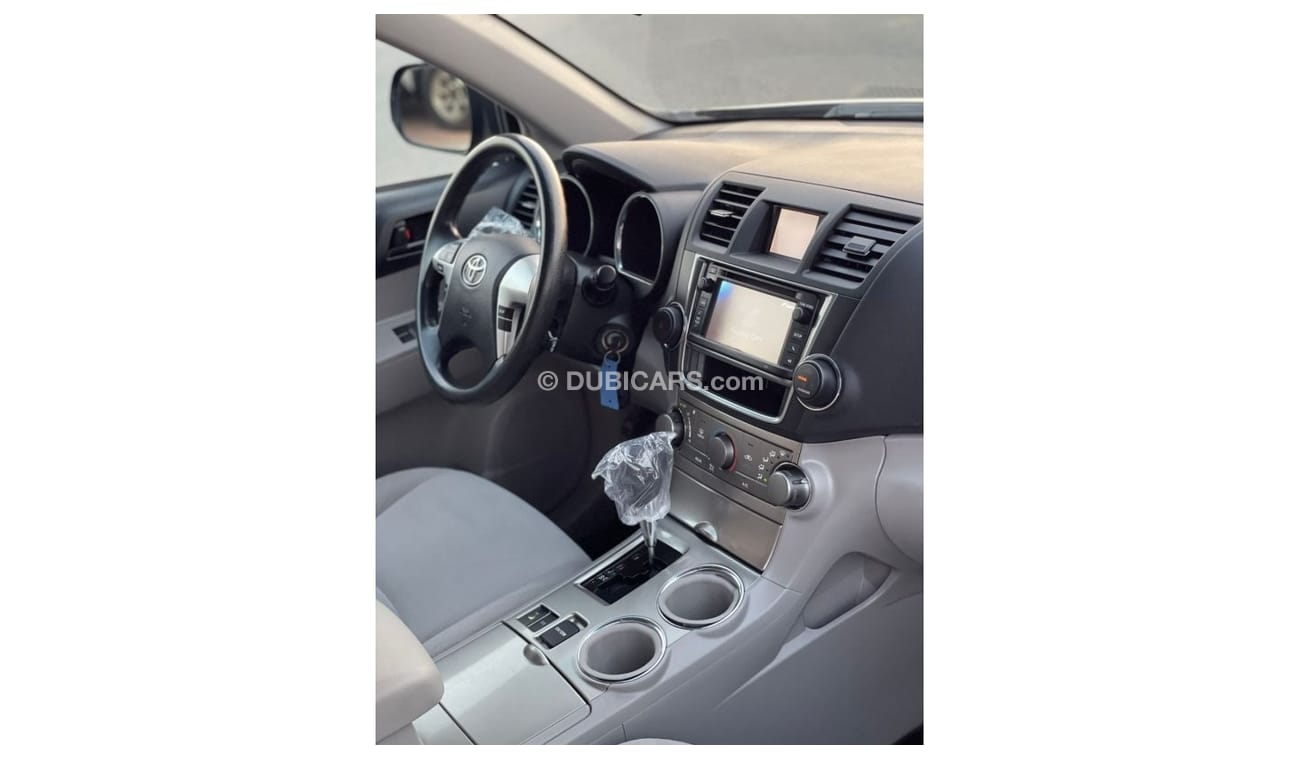 Toyota Highlander *Offer*2013 Toyota Highlander 4x4 - 3.5L V6 - 7 Seater -