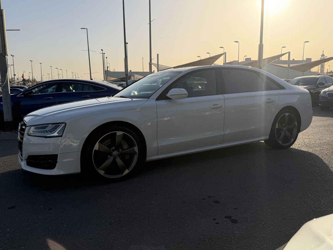 Audi A8 L 60 TFSI quattro 4.0L (454 HP)