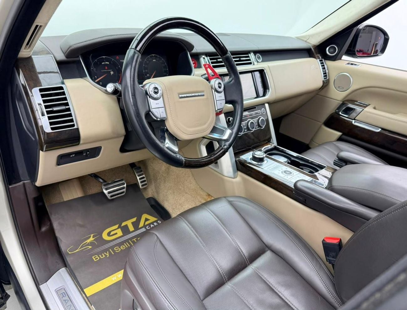 Land Rover Range Rover VOGUE 2013 Range Rover Vogue Lumma CLR Original, Just Been Serviced, Excellent Condition, GCC