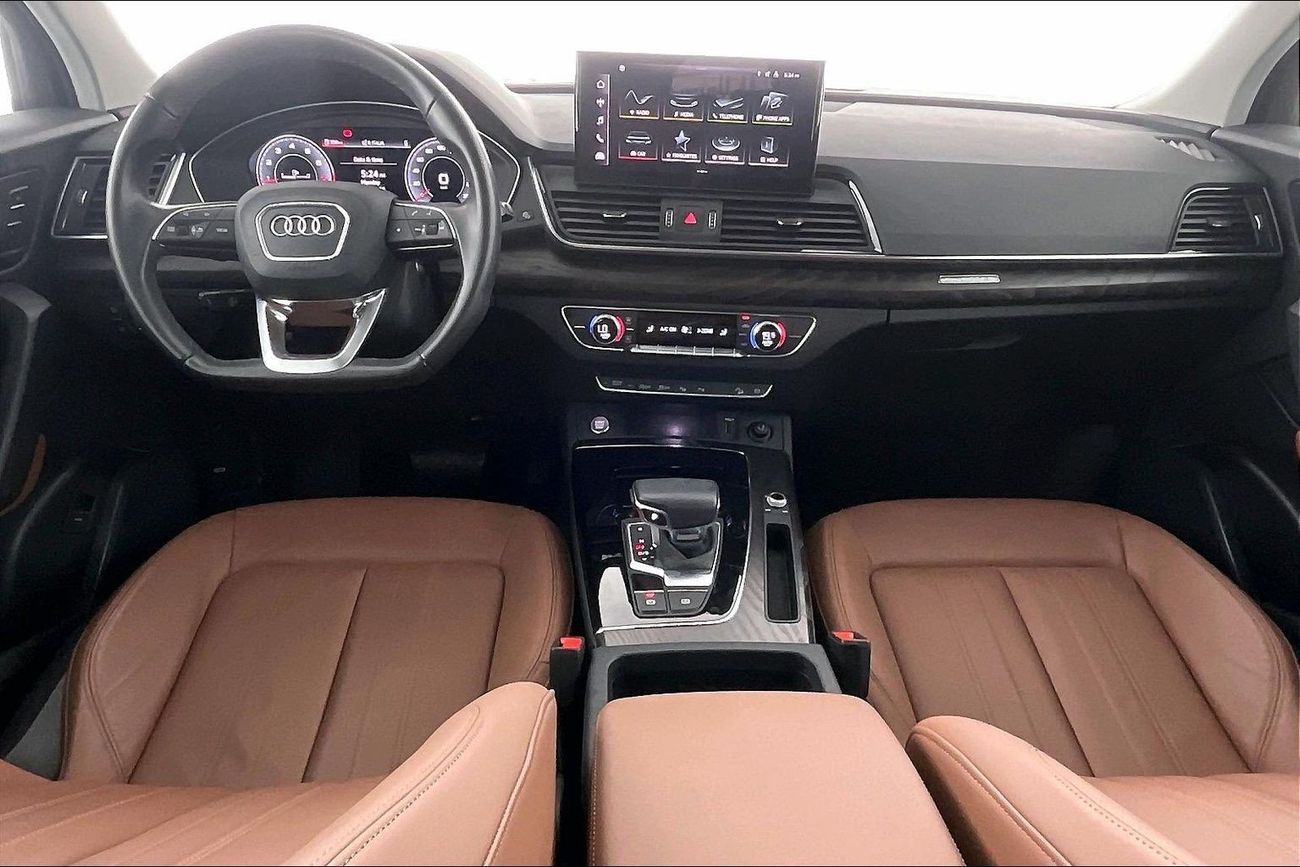 أودي Q5 45 TFSI quattro S-Line & Technology Selection | National Day Celebration | شامل الضمان | 0 ﺪﻔﻋﺓ ﺃﻮﻟﻯ