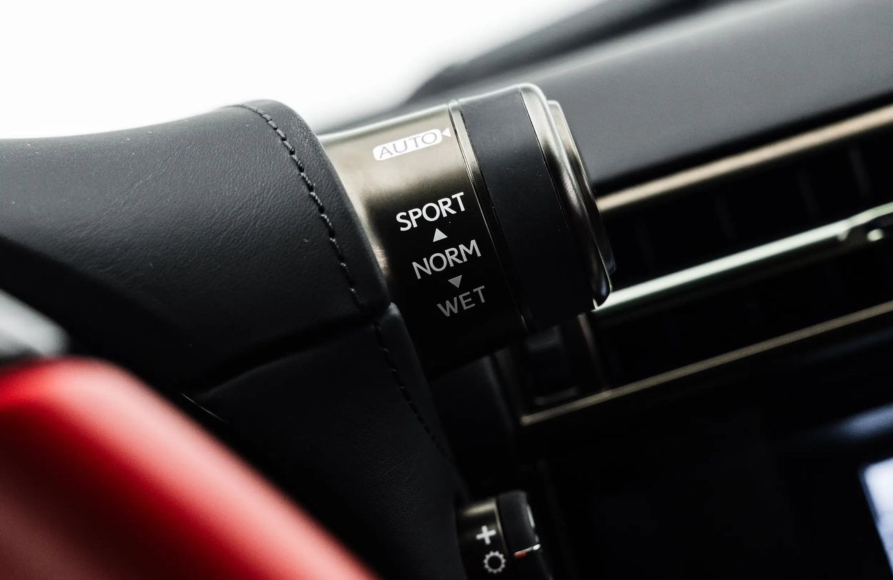 لكزس LFA 4.8L V10 Naturally Aspirated Engine