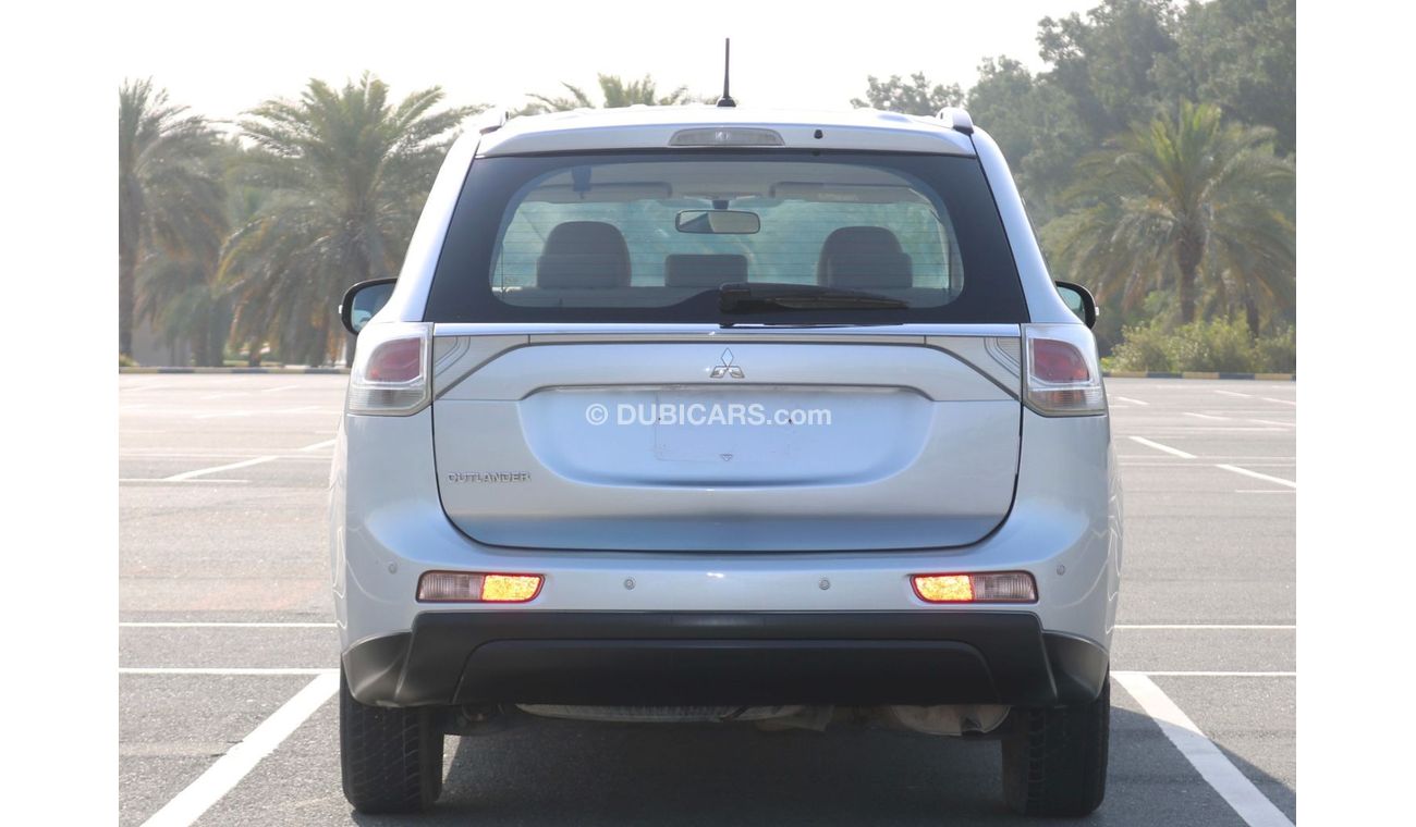ميتسوبيشي آوتلاندر 2014 | MITSUBISHI OUTLANDER - 7 SEATER CAPACITY PETROL A/T WITH GCC SPECS AND EXCELLENT CONDITION