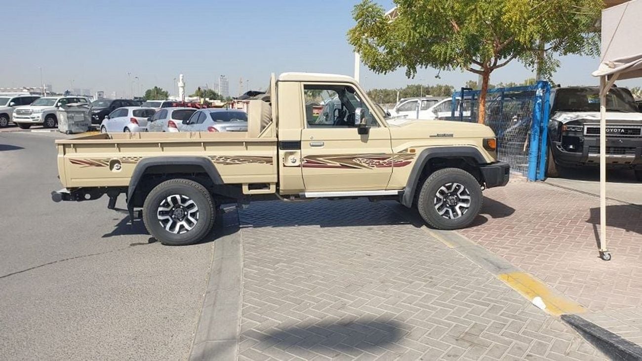 Toyota Land Cruiser Pick Up 4.0L 2D LX V6 4WD AT (PETROL)
