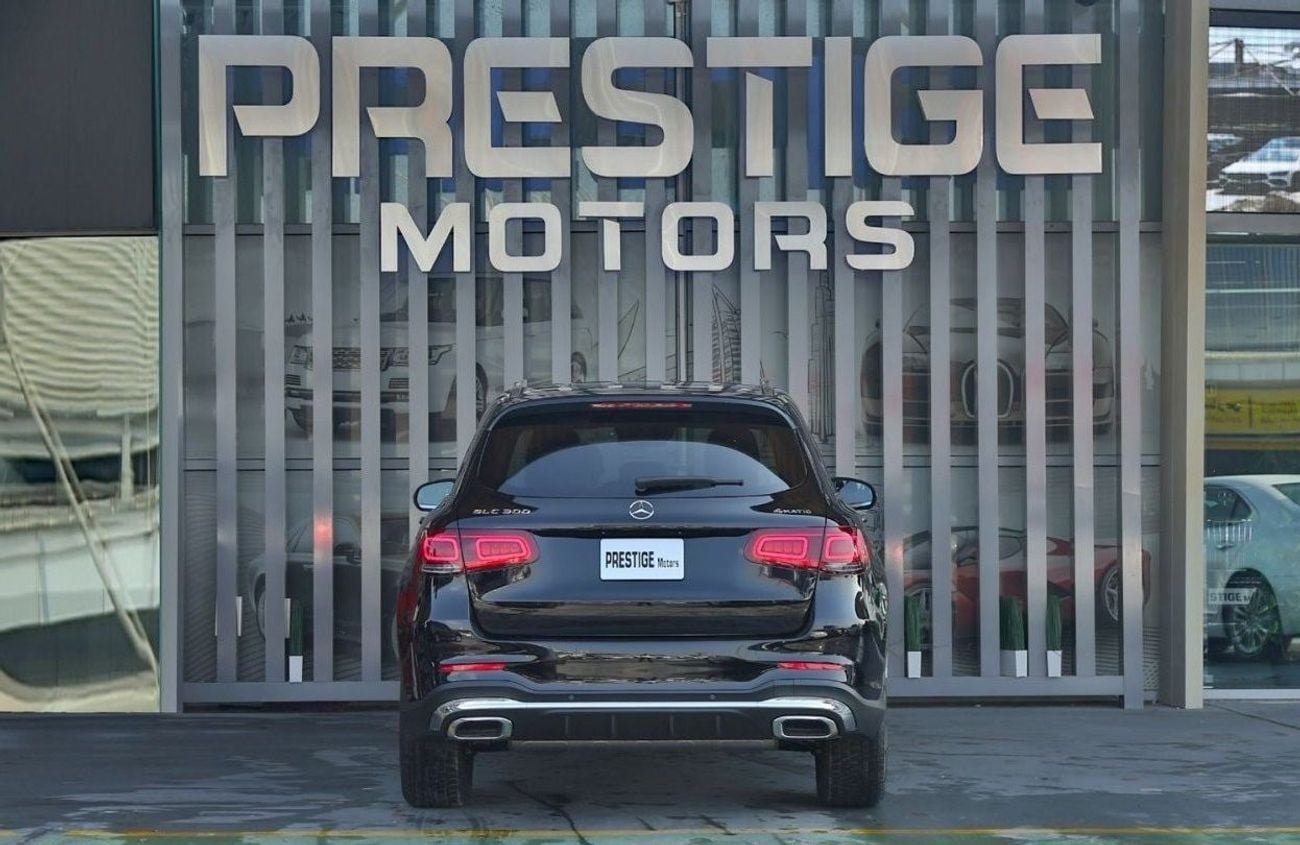 مرسيدس بنز GLC 300 AMG 2022 Luxury Compact SUVs Impressive Overall Performance