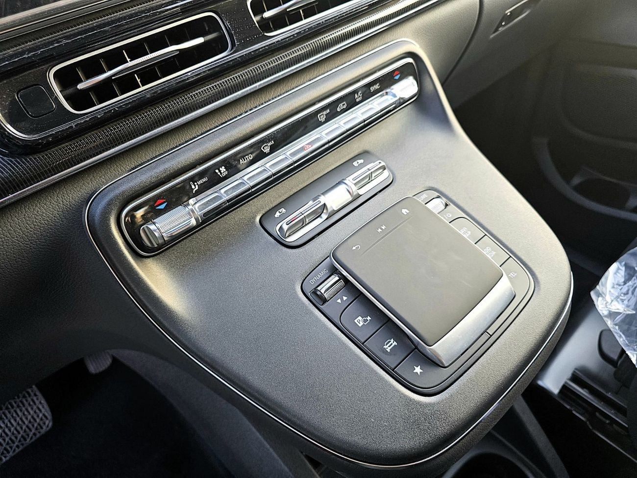 مرسيدس بنز V 300 Mercedes Benz V-Class V300 Style  2.0l Minivan 4*2 5Doors Black Color 2025 Model