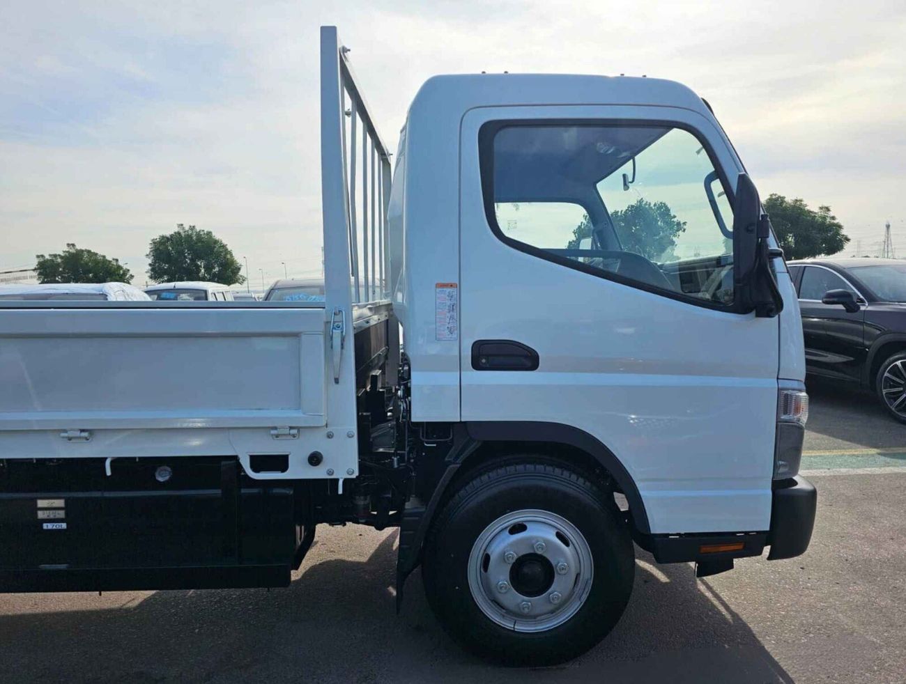 Mitsubishi Fuso Canter 4 TON CARGO BODY / ,4.2L DIESEL / SPECIAL PROMOTION