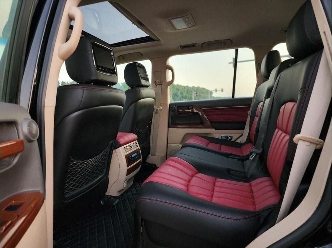 Toyota Land Cruiser 2017 Modified to 2024 VXR Full Option Very Clean Sunroof | CoolBox | Electric Seats | Leather Seats