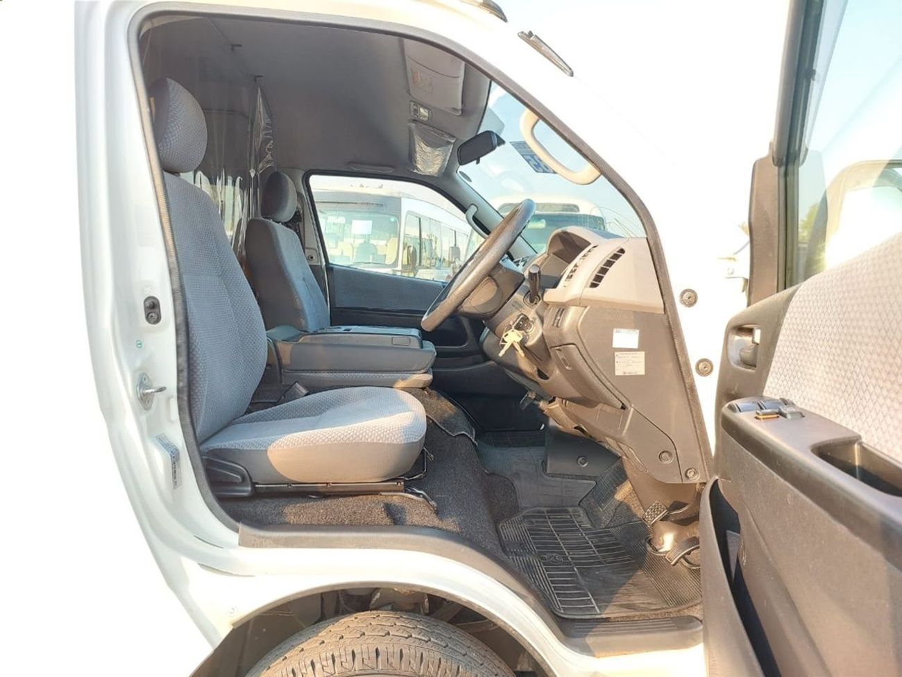 Toyota Hiace TOYOTA HIACE VAN RHD 2011 MODEL 2.7 L PETROL AUTOMATIC(PM08895)