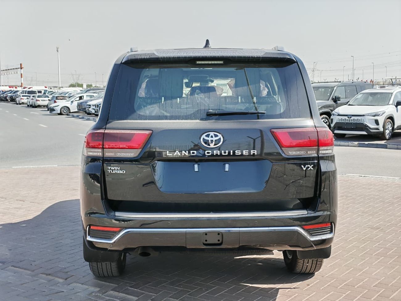 تويوتا لاند كروزر 2026 Toyota Land Cruiser LC300 VX (High-Option with Radar) 3.5L V6 Twin Turbo Petrol A/T 4WD Export