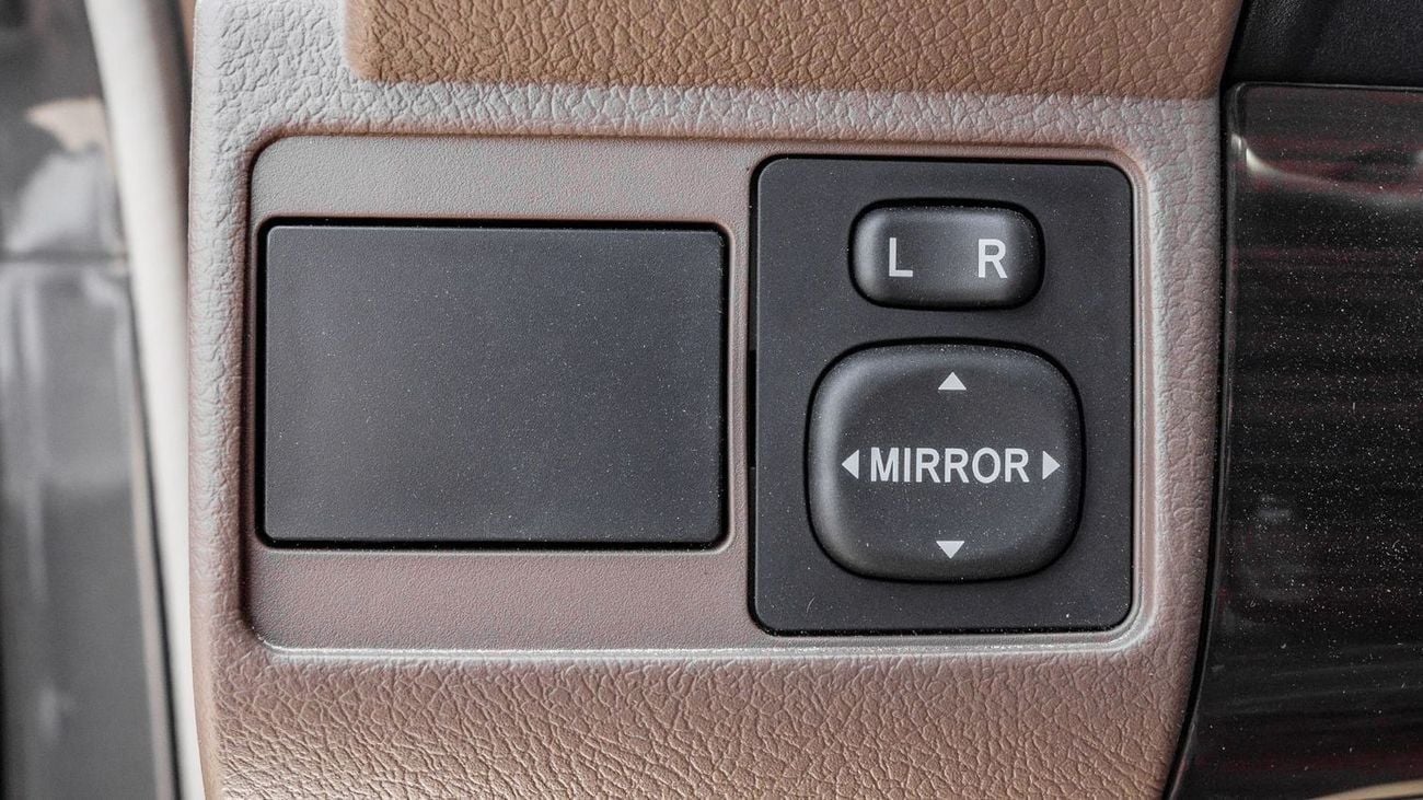 تويوتا لاند كروزر بيك آب 2025 Toyota Land Cruiser LC 79 4.0L AT Petrol (White)