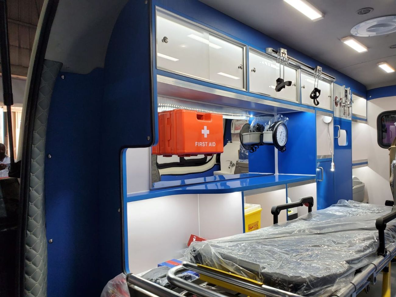 تويوتا هاياس 2025 Toyota Hiace 3.5 Petrol MT High Roof GCC (Ambulance)