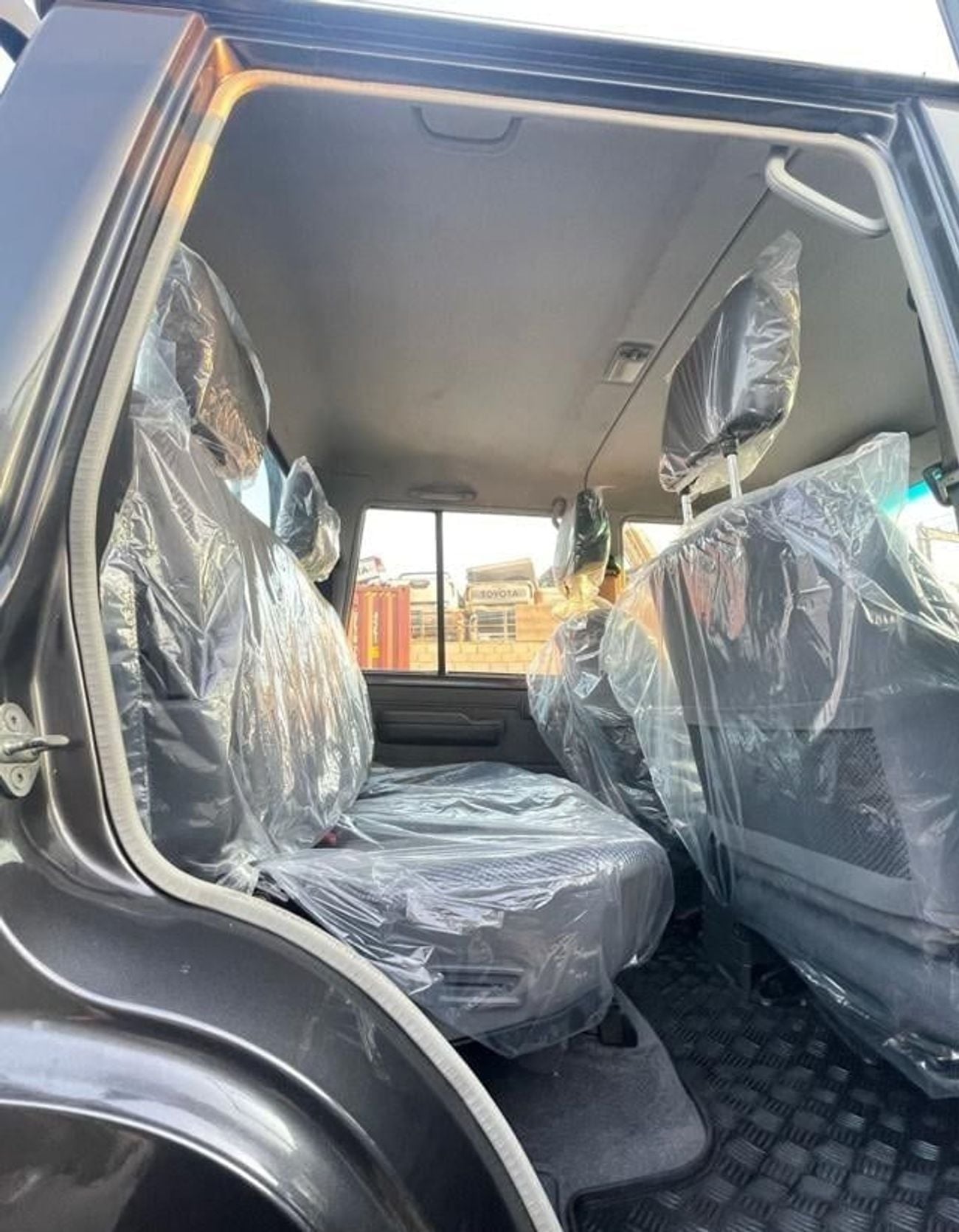 Toyota Land Cruiser Pick Up DIESEL 4.5 LITER ,RIGHT HAND DRIVE ,ONLY FOR EXPORT AVAILABLE