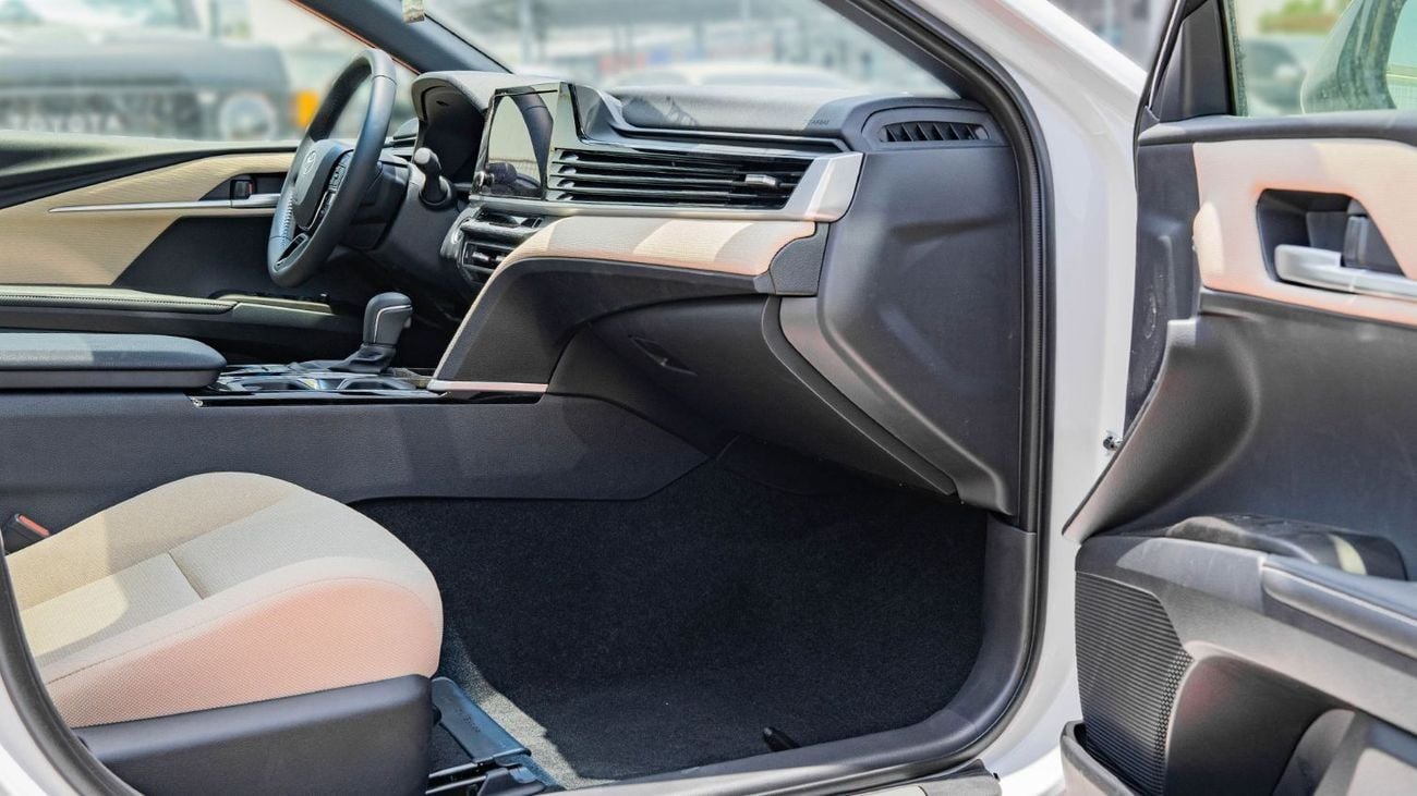 Toyota Camry 2025 Toyota Camry LE 2.5L AT Hybrid (White)