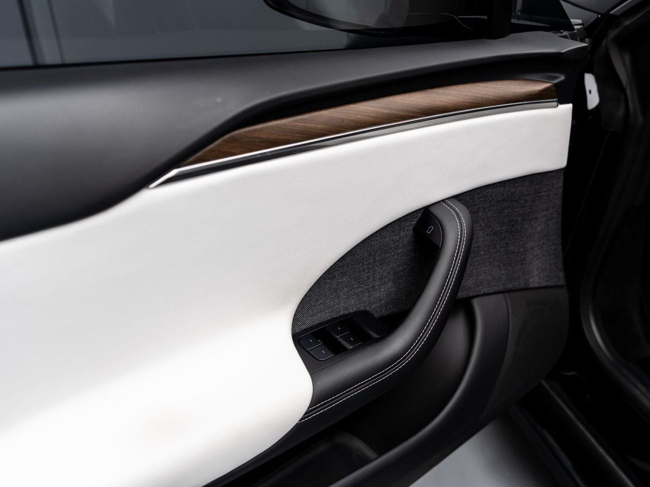 تسلا Model S Long Range (AWD) 2023 Tesla Model S Performance, 100kWh, 4WD, 670bhp, Single Speed Automatic