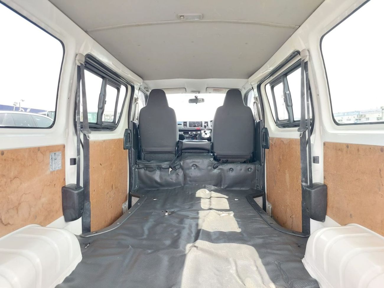 تويوتا هاياس (RAMADAN OFFER) TOYOTA HIACE VAN RHD 2018 MODEL 2.8 L DIESEL AUTOMATIC(PM08223)