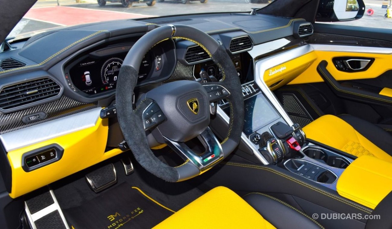 Lamborghini Urus *Carbon Package*Style Package* Premium Soundsystem*Yellow Callipers*Rare TV -