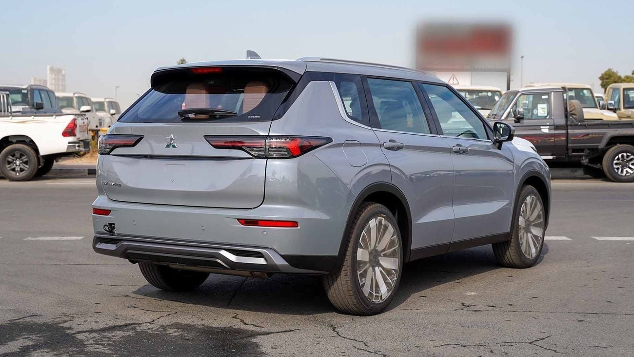 ميتسوبيشي آوتلاندر ميتسوبيشي أوتلاندر بريميوم 2026 (G08) 2.5 لتر | SUV بسبعة مقاعد | مواصفات الخليج | للتصدير فقط
