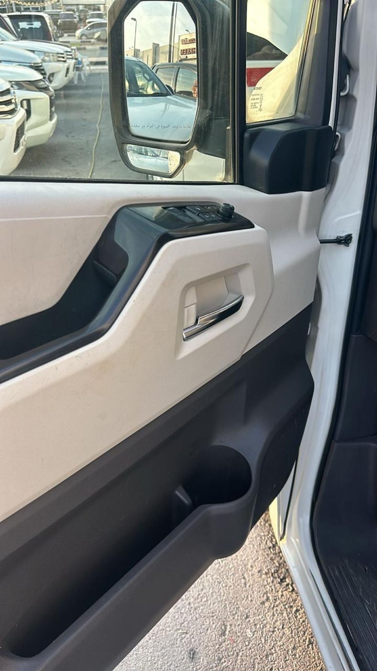 Toyota Hiace DLS - STD ROOF Diesel Engine ,2.8 Liter ,Left Hand Drive ,Automatic