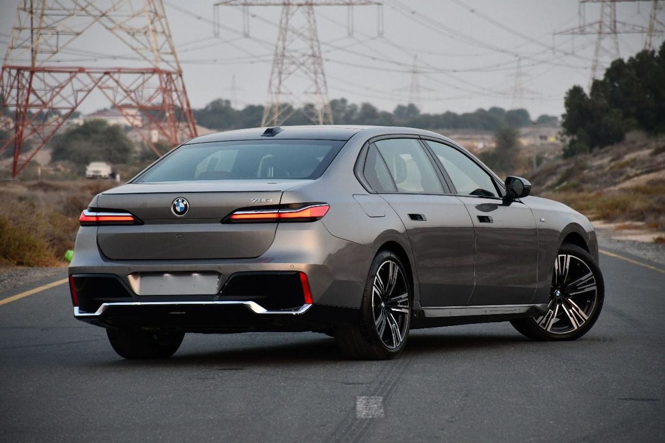 بي أم دبليو 735i BMW 735I M KIT 2026 GCC