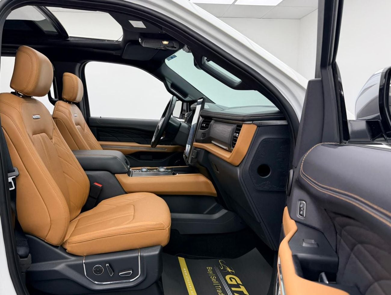 Ford Expedition 2024 Ford Expedition Platinum, 2030 Ford Warranty + Service Pack, Full Ford Service History, GCC