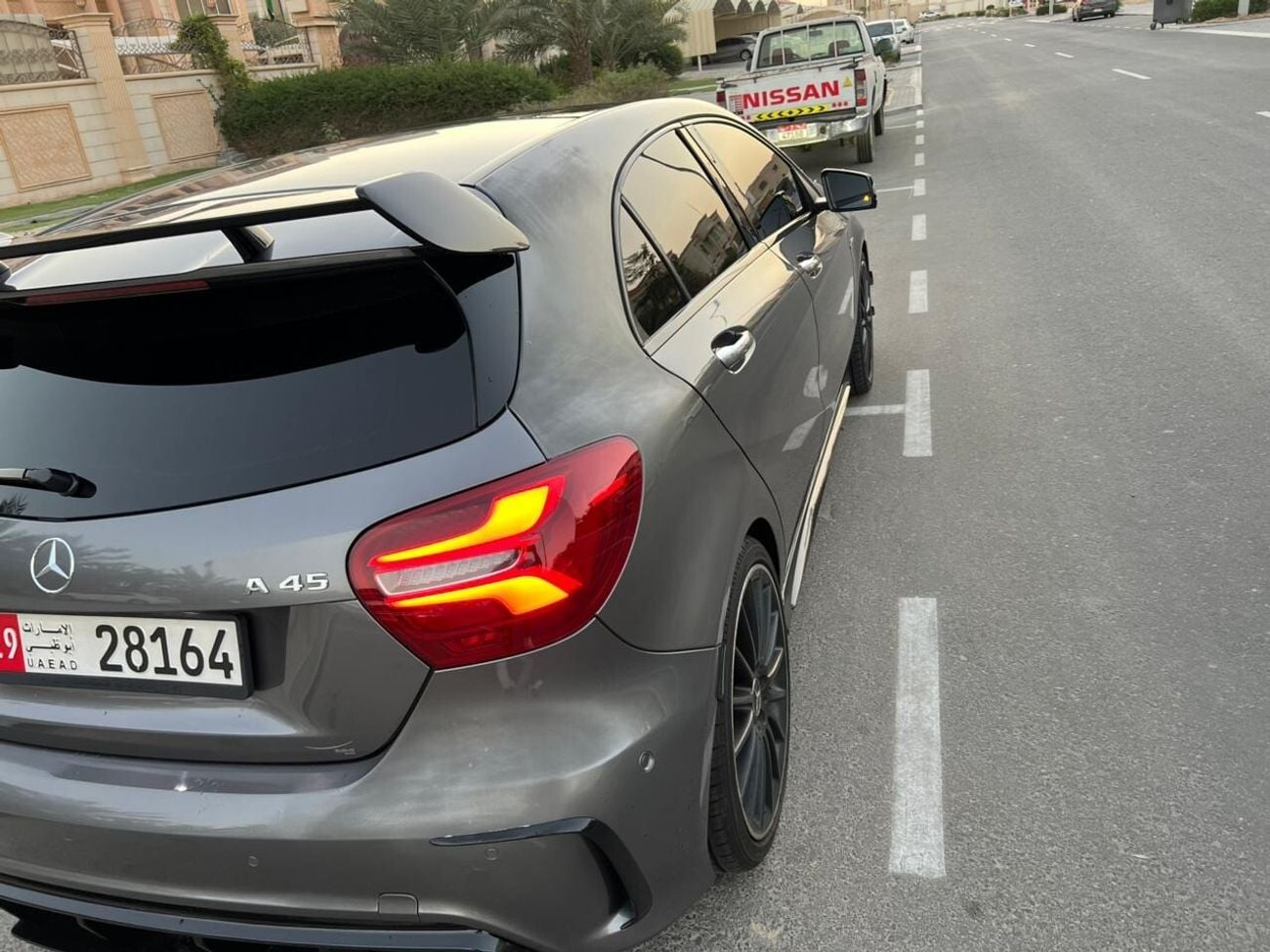 Mercedes Benz A35 AMG مرسيدس-AMG A45 واحدة من أقوى سيارات الهاتشباك الرياضية في العالم. بفضل محركها الجبار رباعي الأسطوانا