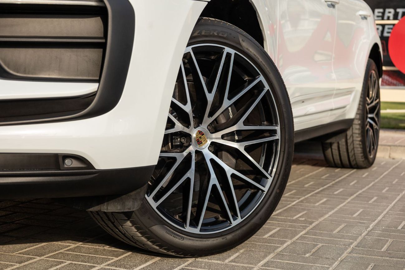 بورش ماكان Base