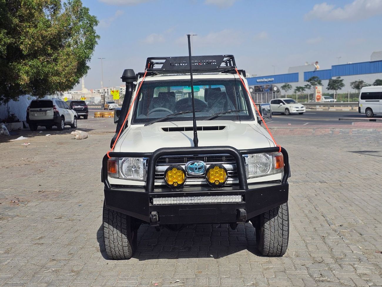 تويوتا لاند كروزر بيك آب Double Cabin-RHD-4.5L-Diesel-Manual-4WD-8 Cylinders-5 Seats-4 Doors