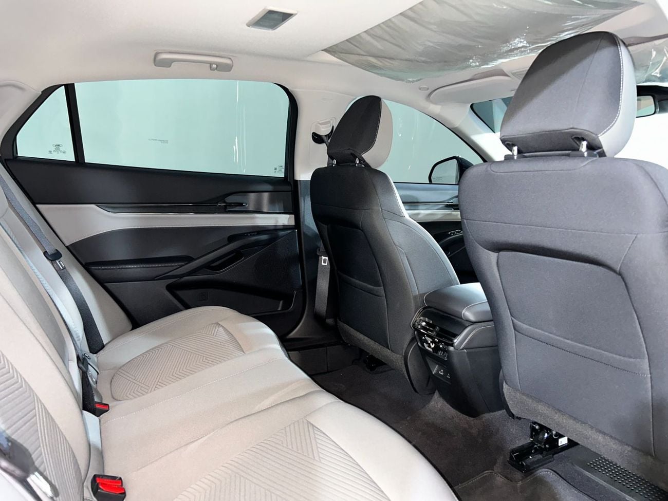 Ford Taurus AMBIENTE TPC1224N / AL TAYER MOTORS AL QOUZ SHOWROOM