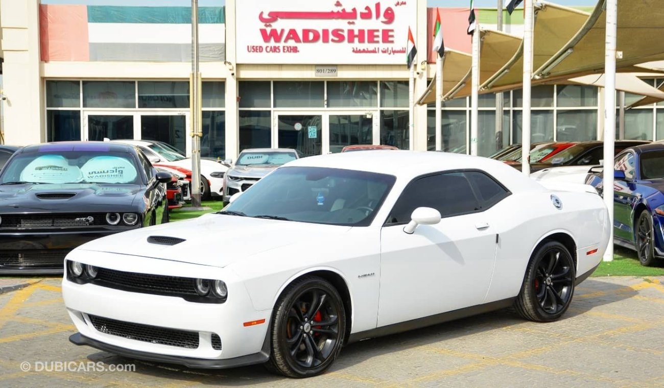 دودج تشالينجر Clean Title, Challenger R/T Hemi V8 5.7L 2020/Original Air Bags/Leather interior/Low Miles/Excellent