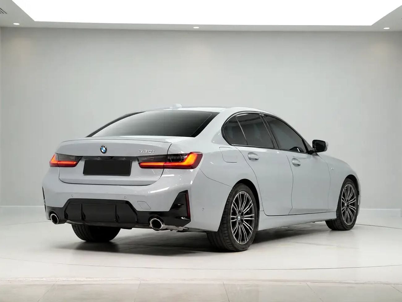 بي أم دبليو 320 M SPORT GCC specs, 320i in Perfect Condition