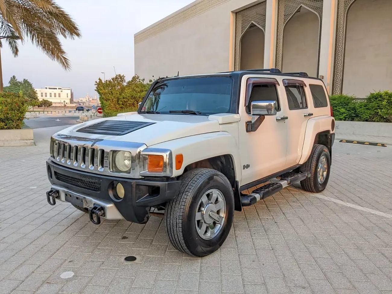 هامر H3 GCC Premium Condition With Leather seats Navigation Low Km Perfect Family Suv