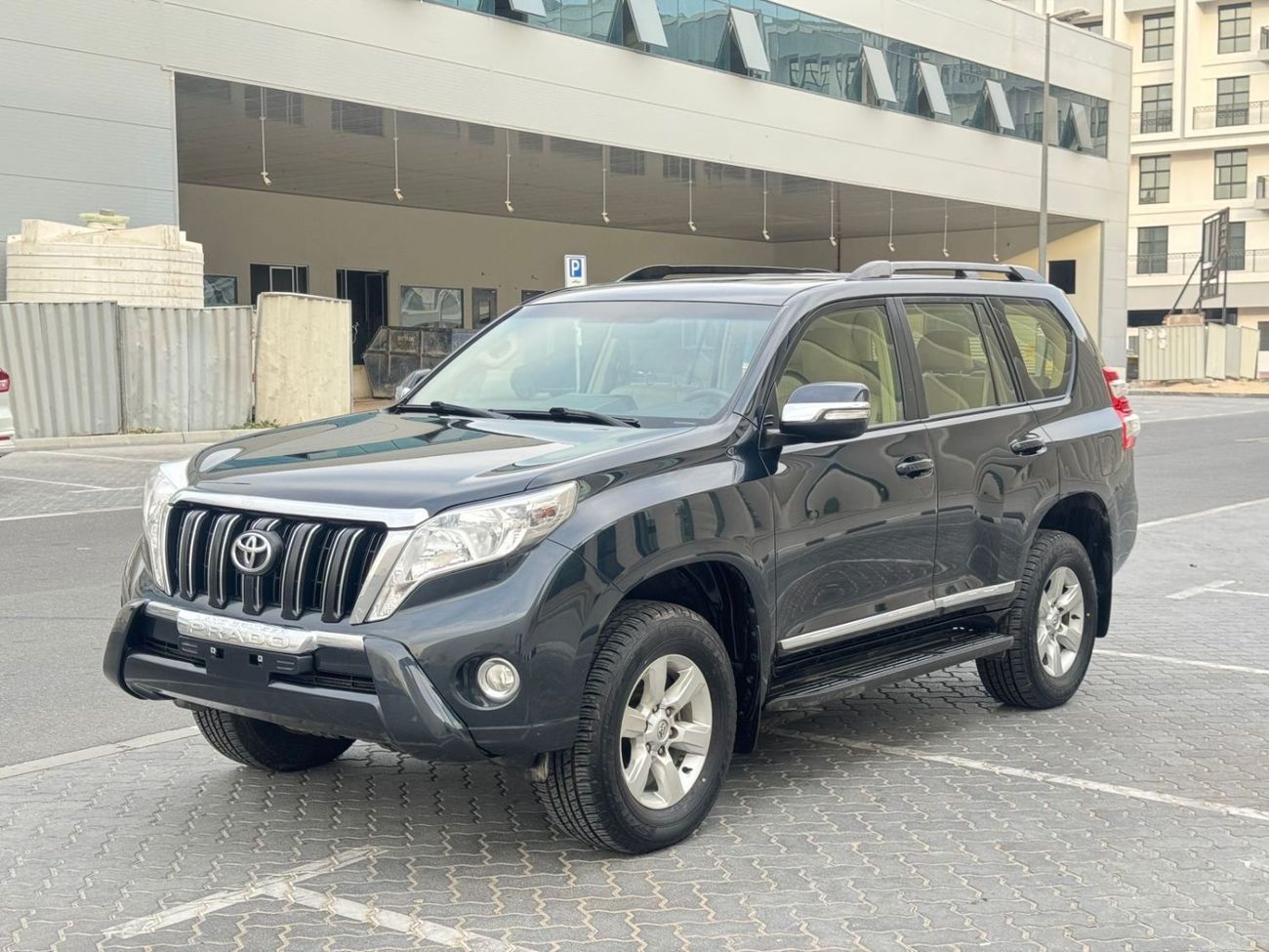 تويوتا برادو VXR 4.0L 4WD LHD-Automatic-Petrol-7 seat-5 doors